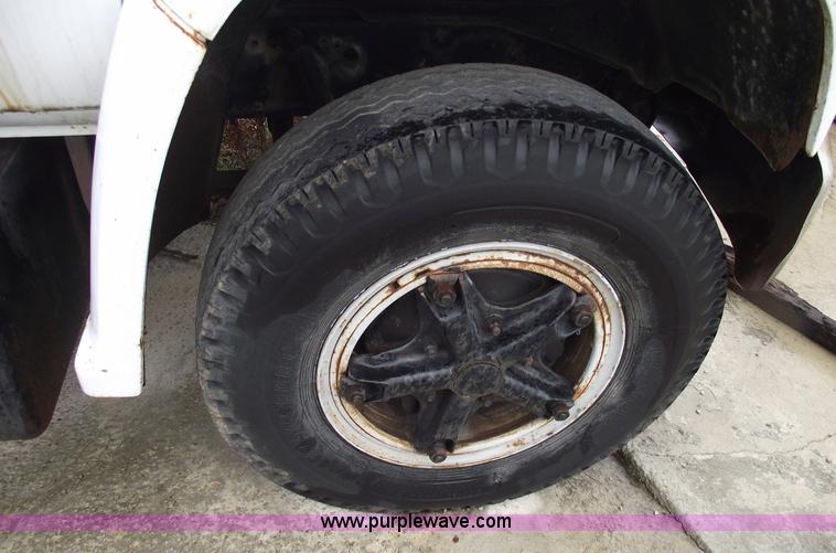 image for item C5950 1981 Chevrolet C60 box truck