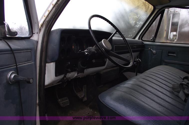 image for item C5950 1981 Chevrolet C60 box truck