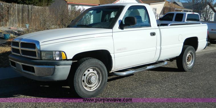 image for item D8641 2001 Dodge Ram 2500 pickup truck