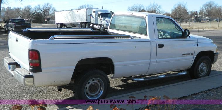 image for item D8641 2001 Dodge Ram 2500 pickup truck
