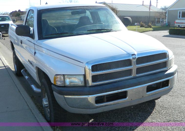 image for item D8641 2001 Dodge Ram 2500 pickup truck