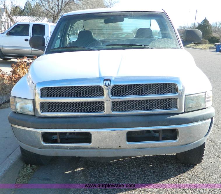 image for item D8641 2001 Dodge Ram 2500 pickup truck