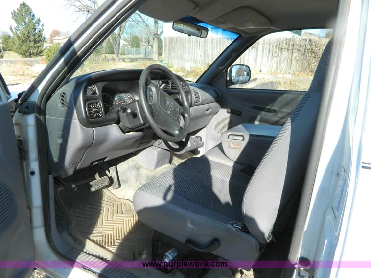 image for item D8641 2001 Dodge Ram 2500 pickup truck