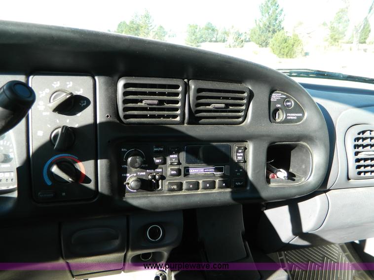 image for item D8641 2001 Dodge Ram 2500 pickup truck