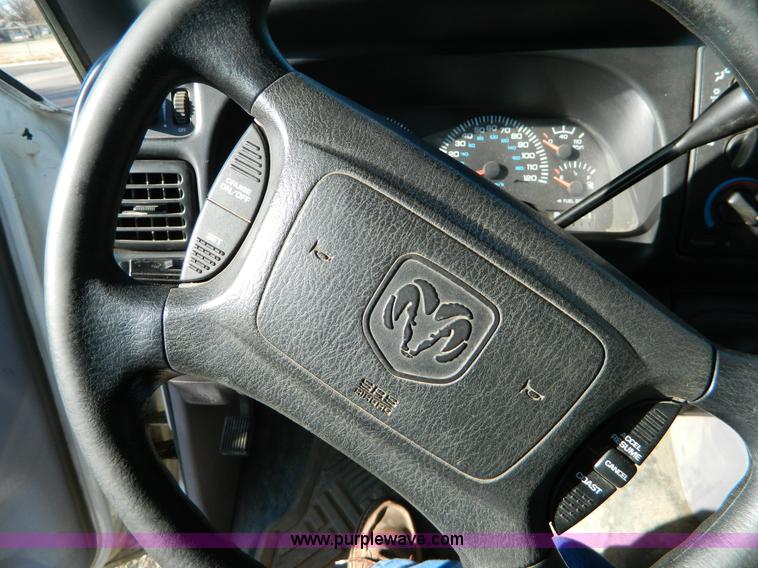 image for item D8641 2001 Dodge Ram 2500 pickup truck