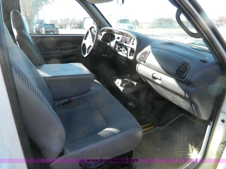 image for item D8641 2001 Dodge Ram 2500 pickup truck