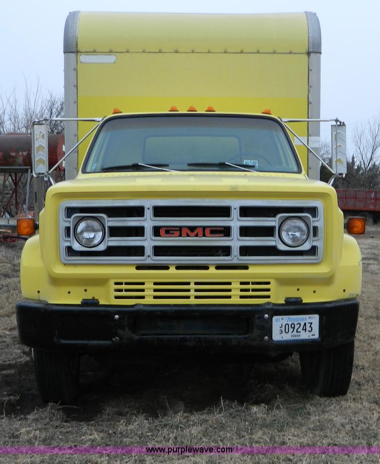 image for item D8664 1987 GMC TopKick 7000 box truck