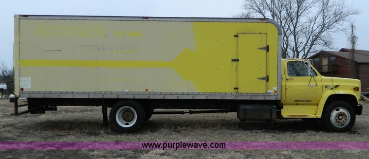 image for item D8664 1987 GMC TopKick 7000 box truck