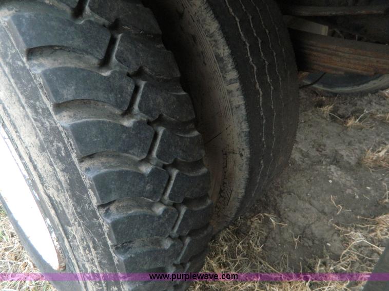 image for item D8664 1987 GMC TopKick 7000 box truck