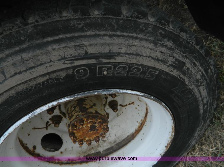 image for item D8664 1987 GMC TopKick 7000 box truck