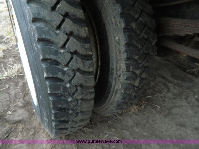 image for item D8664 1987 GMC TopKick 7000 box truck