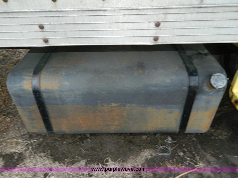 image for item D8664 1987 GMC TopKick 7000 box truck