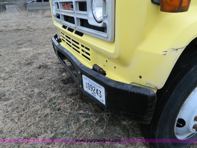 image for item D8664 1987 GMC TopKick 7000 box truck