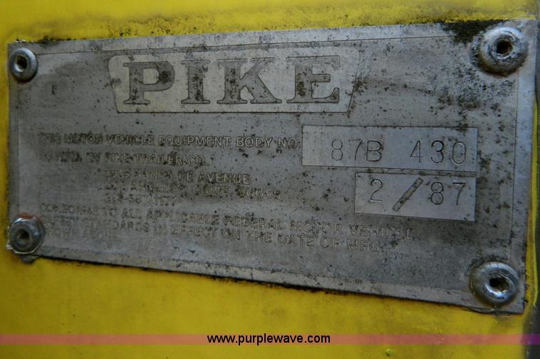 image for item D8664 1987 GMC TopKick 7000 box truck