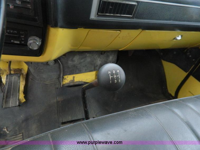 image for item D8664 1987 GMC TopKick 7000 box truck