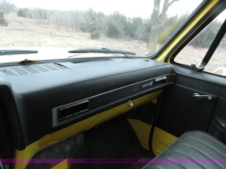 image for item D8664 1987 GMC TopKick 7000 box truck