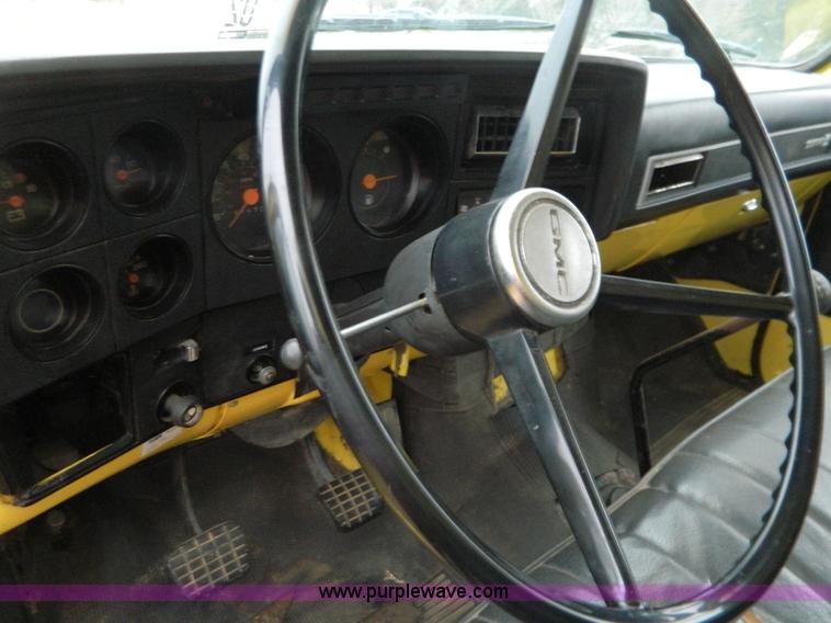 image for item D8664 1987 GMC TopKick 7000 box truck