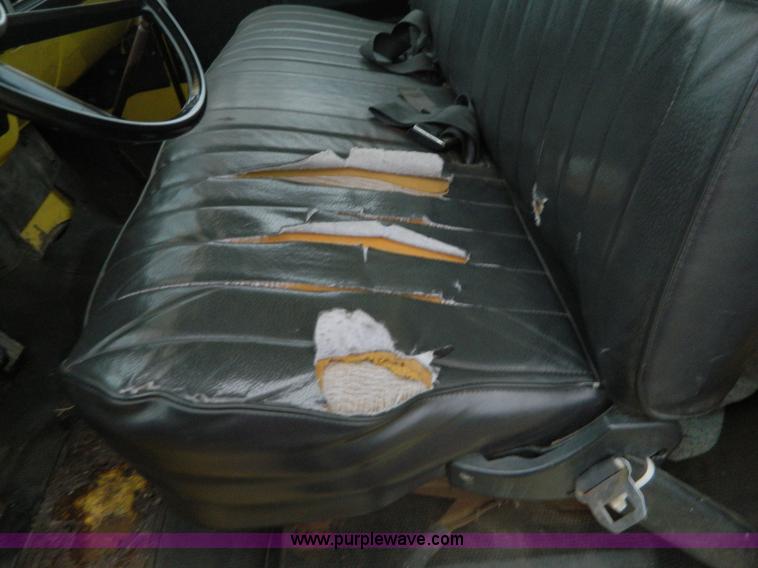 image for item D8664 1987 GMC TopKick 7000 box truck