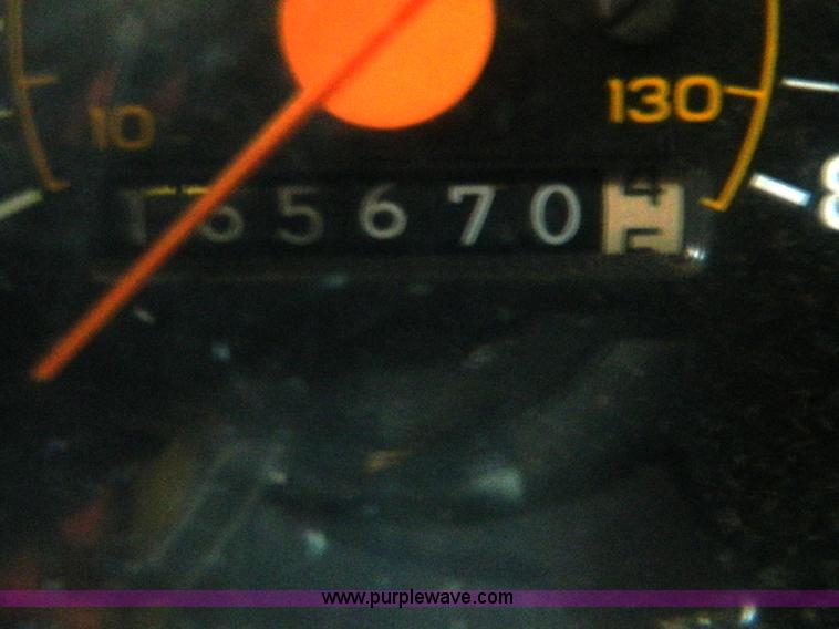 image for item D8664 1987 GMC TopKick 7000 box truck