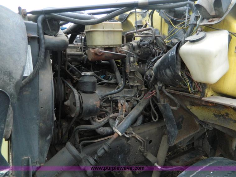 image for item D8664 1987 GMC TopKick 7000 box truck