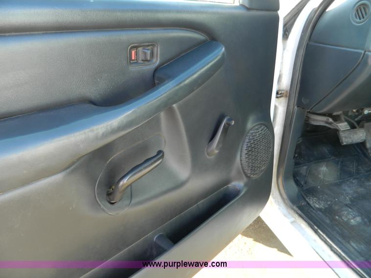 image for item D8667 1999 GMC Sierra 2500 SL pickup truck