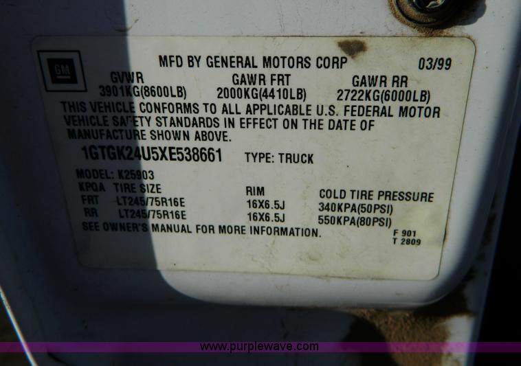 image for item D8667 1999 GMC Sierra 2500 SL pickup truck