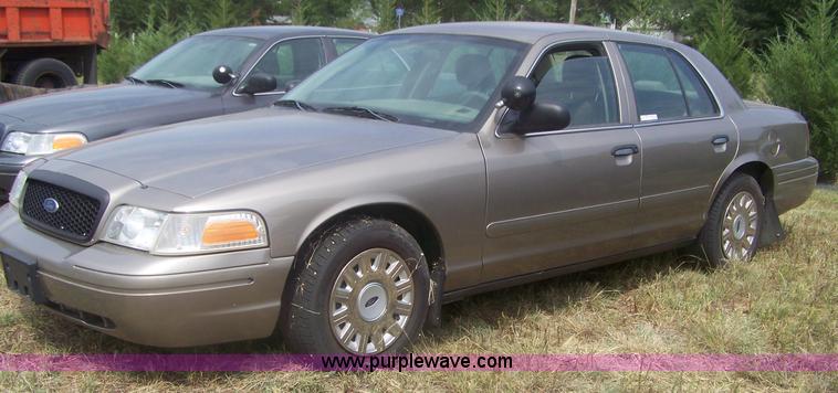 image for item E9282 2005 Ford Crown Victoria Police Interceptor