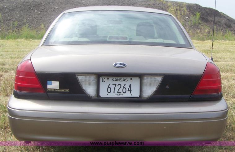 image for item E9282 2005 Ford Crown Victoria Police Interceptor