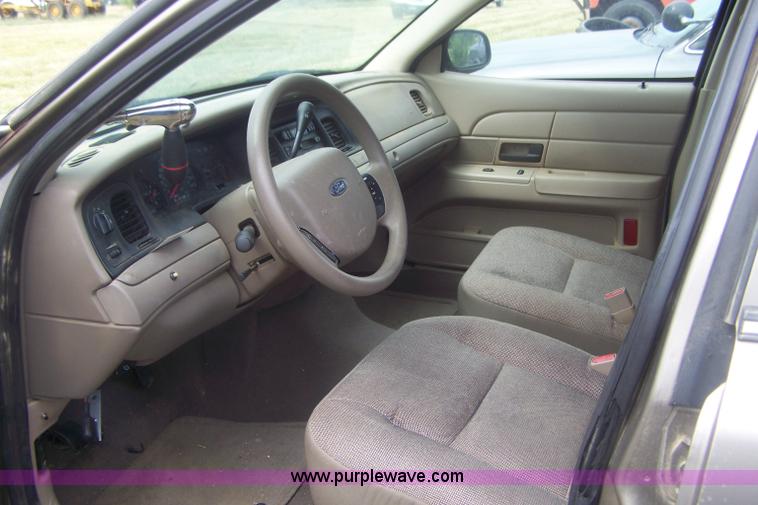 image for item E9282 2005 Ford Crown Victoria Police Interceptor