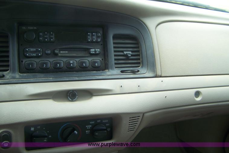 image for item E9282 2005 Ford Crown Victoria Police Interceptor