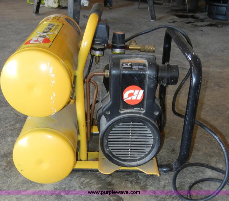 Campbell Hausfeld 4 gallon air compressor in McLouth, KS | Item H9202