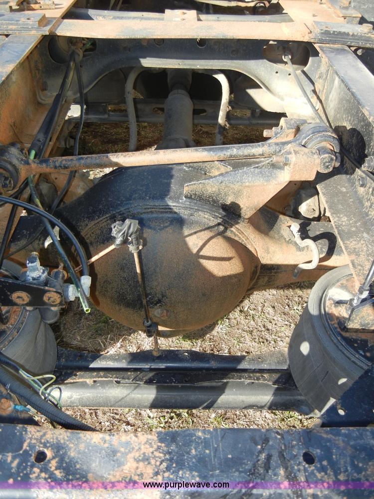 image for item A3319 1995 International 8200 semi truck