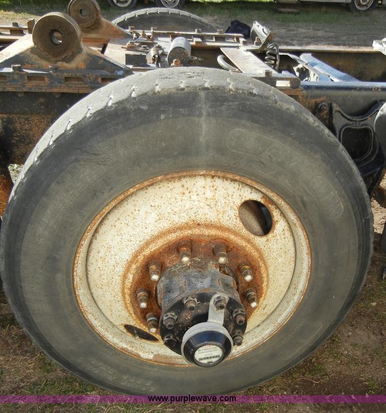 image for item A3319 1995 International 8200 semi truck