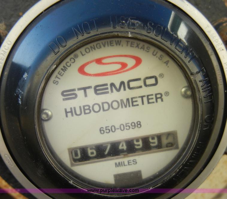 image for item A3319 1995 International 8200 semi truck