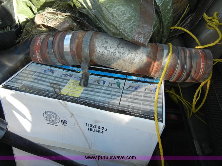 image for item A3319 1995 International 8200 semi truck