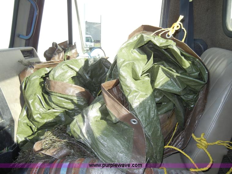 image for item A3319 1995 International 8200 semi truck