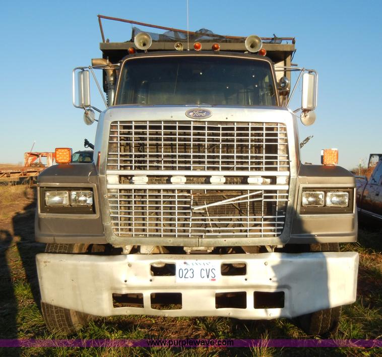 image for item A3363 1985 Ford LTL9000 dump truck
