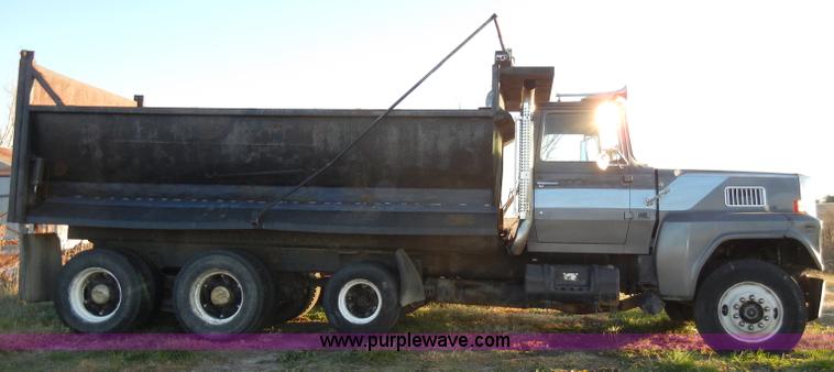 image for item A3363 1985 Ford LTL9000 dump truck