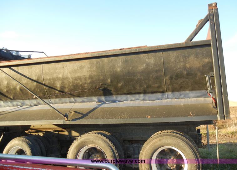 image for item A3363 1985 Ford LTL9000 dump truck