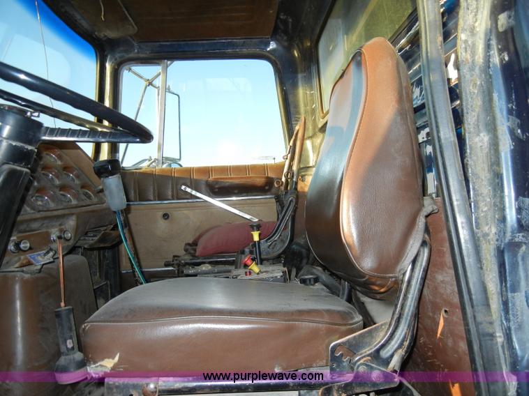 image for item A3363 1985 Ford LTL9000 dump truck