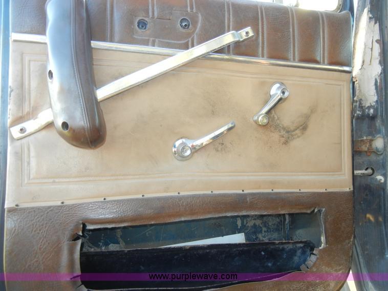 image for item A3363 1985 Ford LTL9000 dump truck