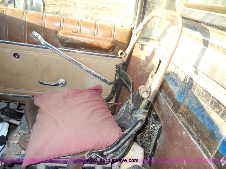 image for item A3363 1985 Ford LTL9000 dump truck