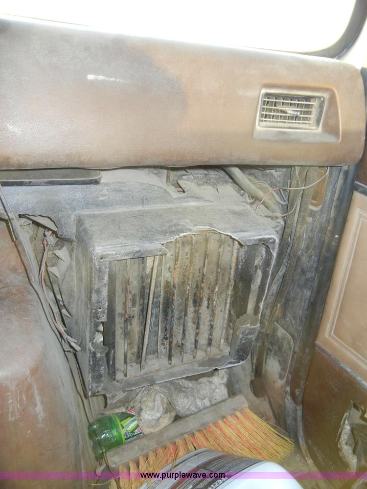 image for item A3363 1985 Ford LTL9000 dump truck