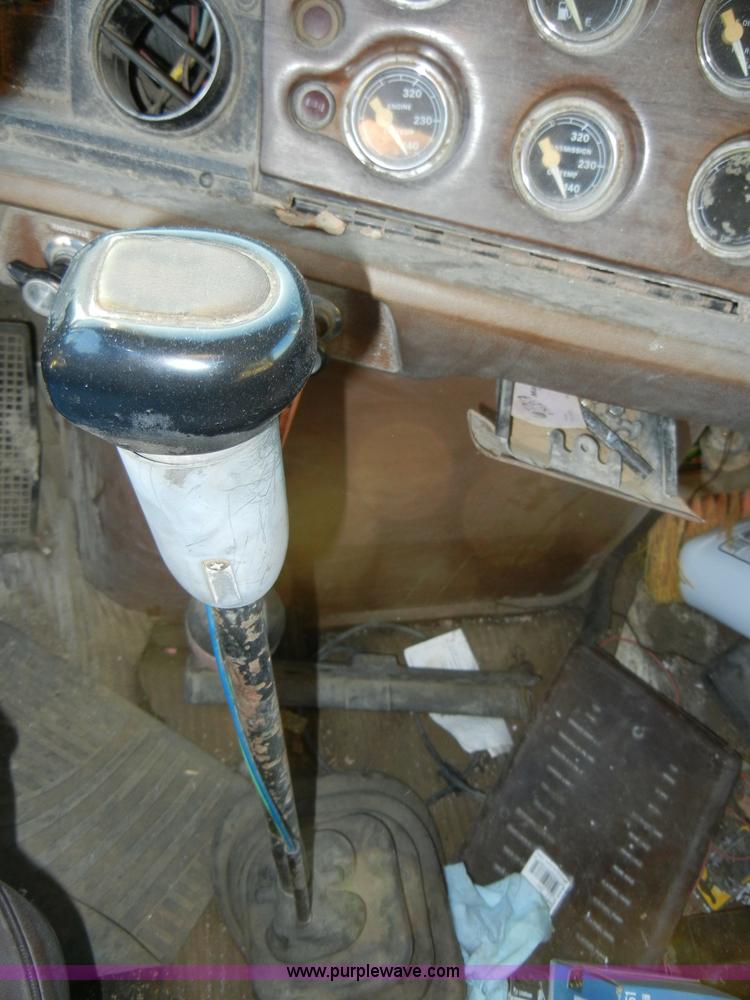 image for item A3363 1985 Ford LTL9000 dump truck