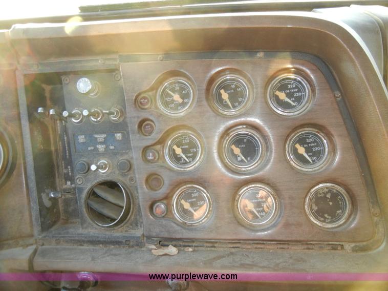 image for item A3363 1985 Ford LTL9000 dump truck