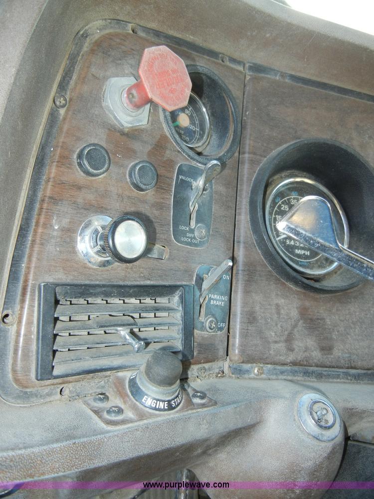 image for item A3363 1985 Ford LTL9000 dump truck