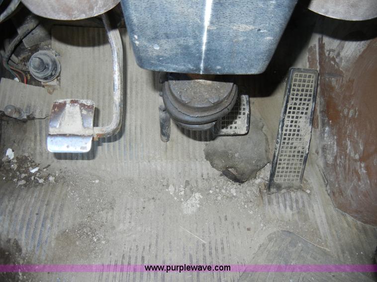 image for item A3363 1985 Ford LTL9000 dump truck