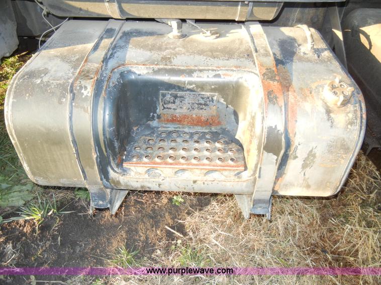 image for item A3363 1985 Ford LTL9000 dump truck