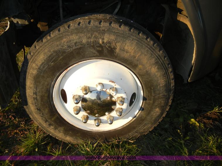 image for item A3363 1985 Ford LTL9000 dump truck