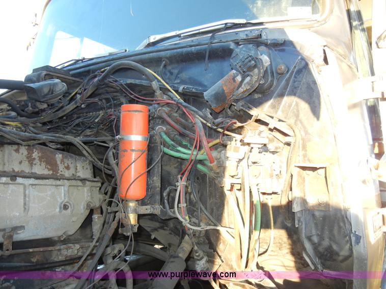 image for item A3363 1985 Ford LTL9000 dump truck